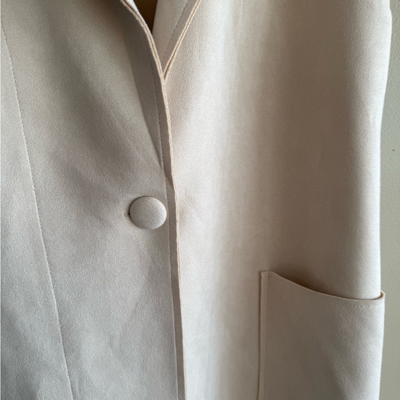 Solitaire Cream Sleeveless Long Coat - Picture 4 of 8